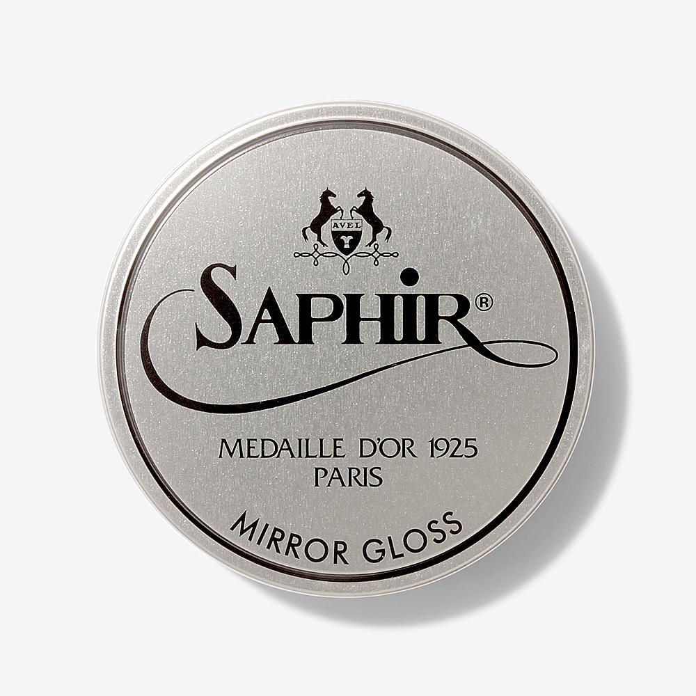 サフィールノワールのミラーグロスの丸い銀色のふた。黒いSAPHIRロゴとMIRROR GLOSSの表示