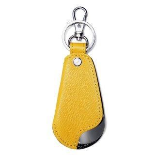 サパトロのキーリング付きシューホーン。黄色のカバーと銀色の金具