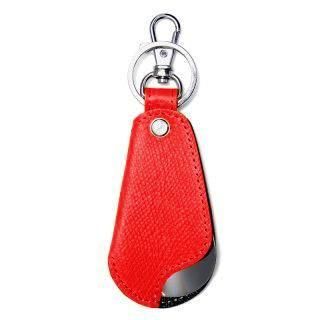 サパトロのキーリング付きシューホーン。赤いカバーと銀色の金具