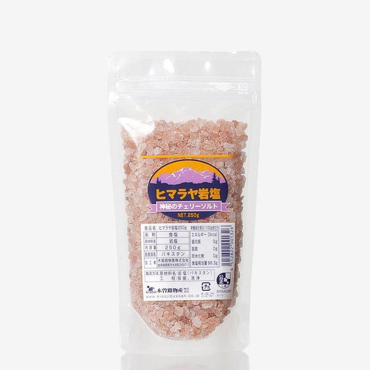 ヒマラヤ岩塩250g。ピンク色の粗い粒が見える透明袋と山の絵があるラベル