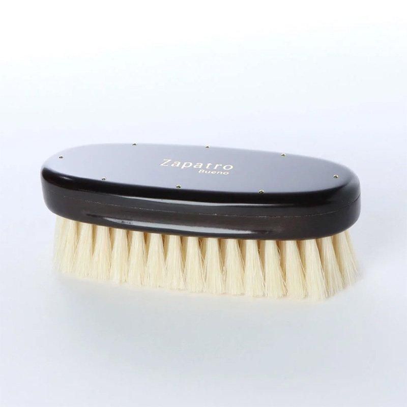 サパトロブエノの豚白毛ポリッシュブラシ。黒に近い濃茶の木部と白い毛を斜めから見た写真