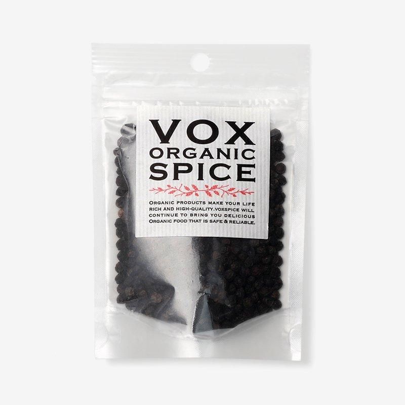 ヴォークス スパイスの有機ブラックペパーホール20g。黒い丸粒が見える透明袋と白いVOXラベル