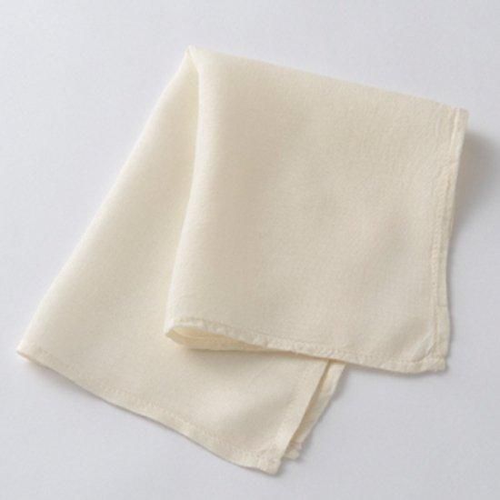 TAKEFU洗顔クロス26×35cm。淡い生成り色の薄いクロスを折り返して広げた全体像