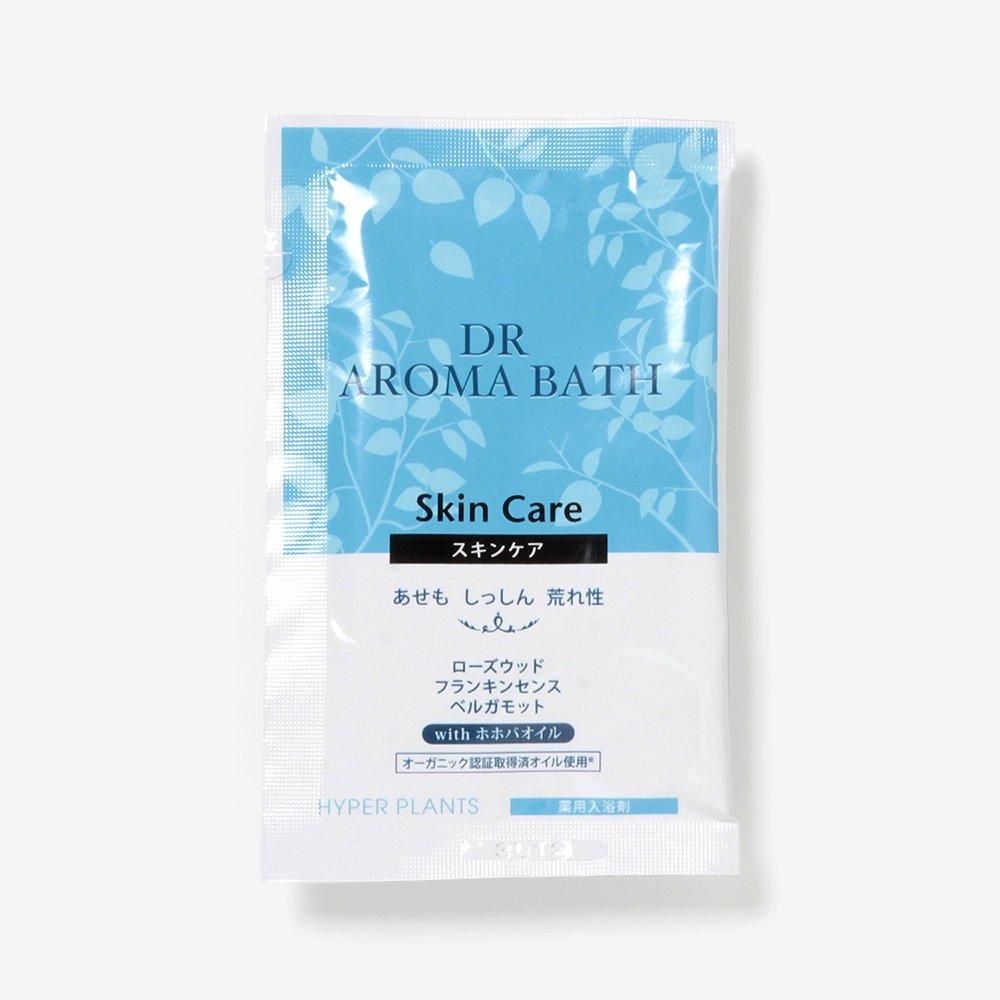 DRアロマバス スキンケアの個包装。水色に白い葉の模様とSkin Careの文字