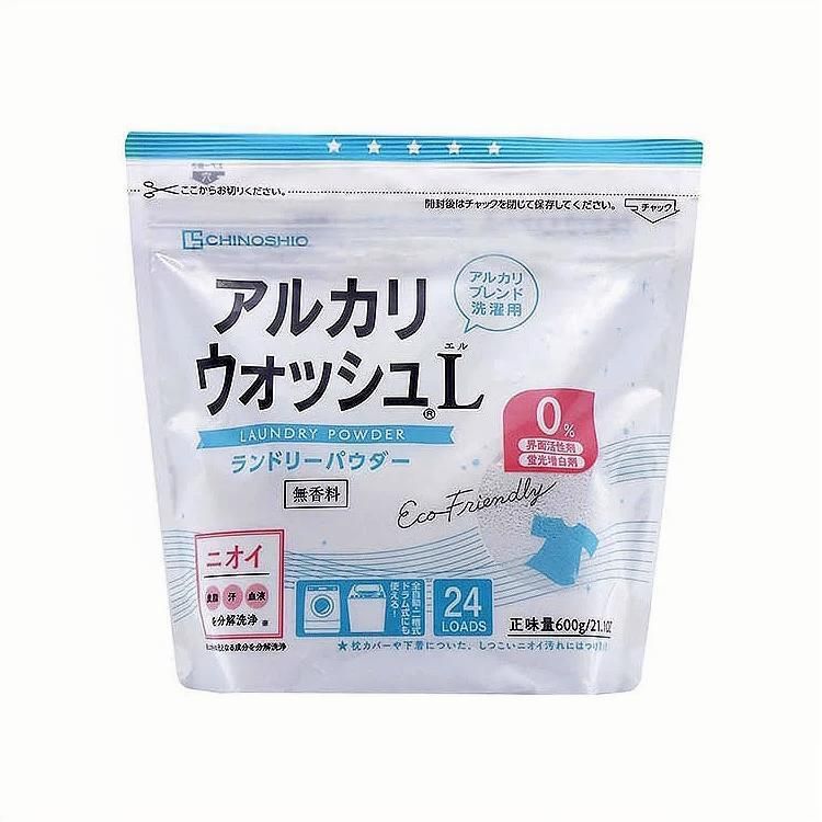 CHINOSHIOアルカリウォッシュLランドリーパウダー600gの白い袋。水色の帯と無香料の表示