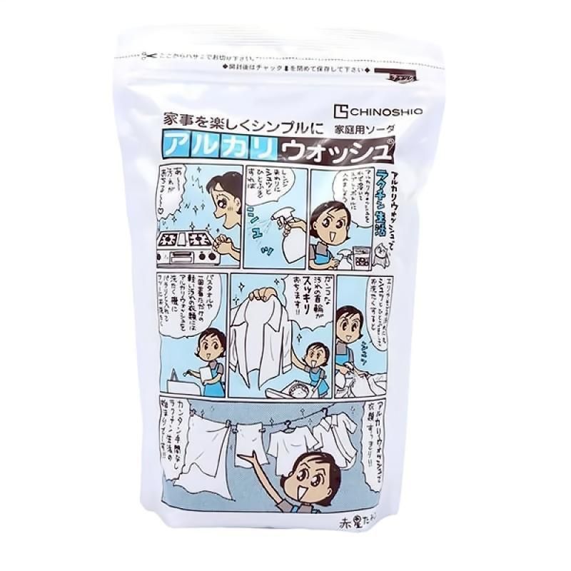 CHINOSHIOアルカリウォッシュのパッケージ。掃除や洗濯の場面を描いた水色の漫画