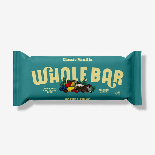 NATURE THING WHOLE BAR クラシックバニラ40g。黄色いロゴを配した青緑色のパッケージ正面