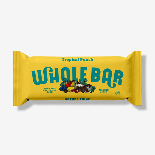 NATURE THING WHOLE BAR トロピカルパンチ40g。緑色のロゴを配した黄色のパッケージ正面